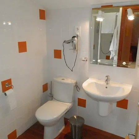 D'hôtes Au Grillon Dort 3*