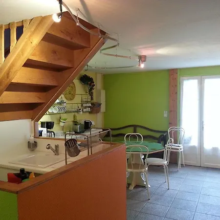 Couette-café D'hôtes Au Grillon Dort