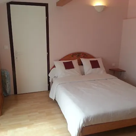 فندق مبيت وإفطار D'hotes Au Grillon Dort